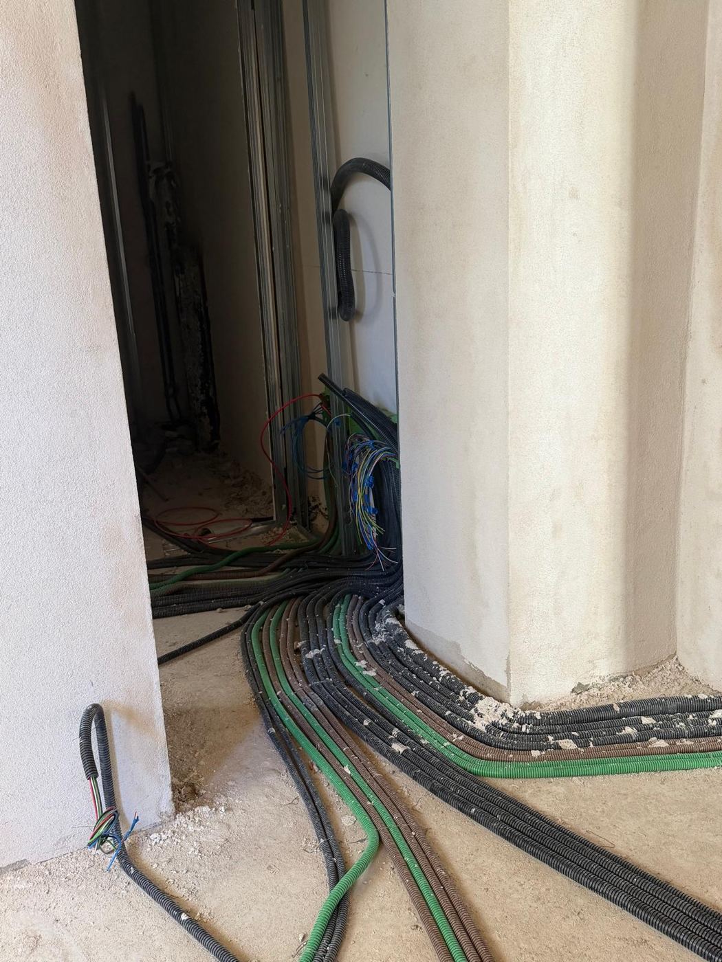 Distribuzione delle tubazioni elettriche in cantiere